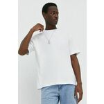 Kratka majica Hollister Co. moški, bela barva - bela. Ohlapna kratka majica iz kolekcije Hollister Co. Izdelana iz tanke, elastične pletenine. Model iz izjemno udobne bombažne tkanine.