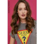 T-shirt Guess ženski, - siva. T-shirt iz kolekcije Guess. Model izdelan iz tanke, rahlo elastične pletenine. Model iz posebne kolekcije za 10. rojstni dan Answear.