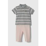 Pižama za dojenčka Lacoste siva barva - siva. Pižama za dojenčka iz kolekcije Lacoste. Model izdelan iz udobne pletenine.