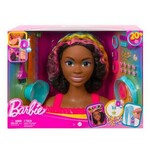 lutka v izložbi barbie ultra hair