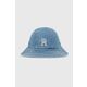 Bombažni klobuk Tommy Hilfiger - modra. Klobuk iz kolekcije Tommy Hilfiger. Model z ozkim robom, izdelan iz materiala z nalepko.