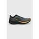 Tekaški čevlji New Balance FuelCell Propel v4 siva barva - siva. Tekaški čevlji iz kolekcije New Balance. Model z vmesnim podplatom iz pene, ki zagotavlja blaženje.
