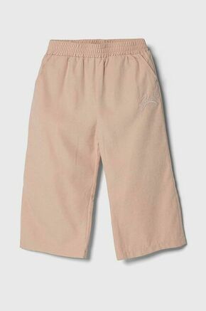 Otroške hlače Guess roza barva - roza. Hlače iz kolekcije Guess. Model izdelan iz enobarvne tkanine. Poliester zagotavlja večjo odpornost na gubanje.