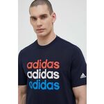 Bombažna kratka majica adidas mornarsko modra barva - mornarsko modra. Kratka majica iz kolekcije adidas, izdelana iz pletenine s potiskom. Model iz izjemno udobne bombažne tkanine.