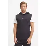 Pulover od trenirke Reebok - črna. Zgornji del trenirke s kapuco iz kolekcije Reebok. Model izdelan iz lahkega materiala, ki ne omejuje gibanja.
