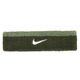 Naglavni trak Nike zelena barva - zelena. Naglavni trak iz kolekcije Nike. Model izdelan iz hitro sušečega se materiala.
