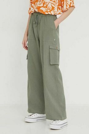Bombažne hlače Roxy zelena barva - zelena. Hlače iz kolekcije Roxy izdelane iz enobarvne tkanine. Model iz zračne bombažne tkanine.