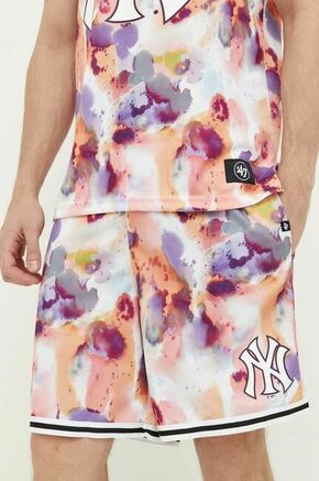 Kratke hlače 47brand MLB New York Yankees - pisana. Kratke hlače iz kolekcije 47brand. Model izdelan iz vzorčaste tkanine. Zaradi vsebnosti poliestra je tkanina bolj odporna na gubanje.