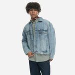 Jeans jakna Guess moška - modra. Jakna iz kolekcije Guess. Nepodložen model, izdelan iz bombažnega materiala. Model iz čvrstega jeansa, ki ohranja obliko.
