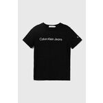 Otroška bombažna kratka majica Calvin Klein Jeans črna barva - črna. Otroške lahkotna kratka majica iz kolekcije Calvin Klein Jeans, izdelana iz visokokakovostne pletenine, ki je bila izdelana na trajnostni način. Model iz izjemno udobne bombažne...
