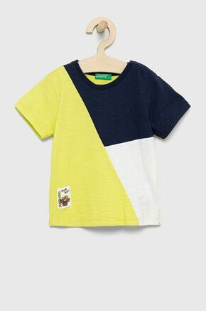Otroški bombažen t-shirt United Colors of Benetton - pisana. Otroški T-shirt iz kolekcije United Colors of Benetton. Model izdelan iz pletenine z nalepko.