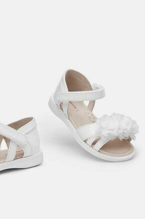 Otroški sandali Mayoral bela barva - bela. Otroški sandali iz kolekcije Mayoral. Model izdelan iz imitacije lakastega usnja.