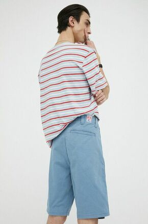 Bombažne kratke hlače Wrangler - modra. Kratke hlače iz kolekcije Wrangler. Model izdelan iz tkanine