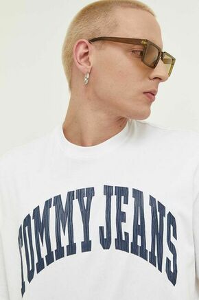 Bombažna kratka majica Tommy Jeans bela barva - bela. Kratka majica iz kolekcije Tommy Jeans