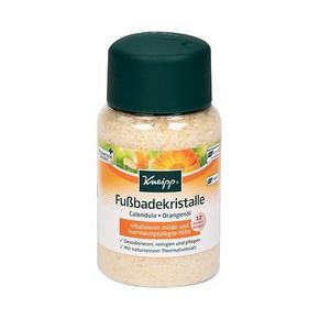 Kneipp Mineral Bath Salt Foot Care Calendula &amp; Orange termalna sol za kopel za utrujena stopala 500 g