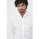 Bombažna srajca Tommy Hilfiger moška, bela barva - bela. Srajca iz kolekcije Tommy Hilfiger. Model izdelan iz tanke, elastične pletenine. Ima ovratnik button-down. Izjemno udoben material, izdelan iz naravnih vlaken.