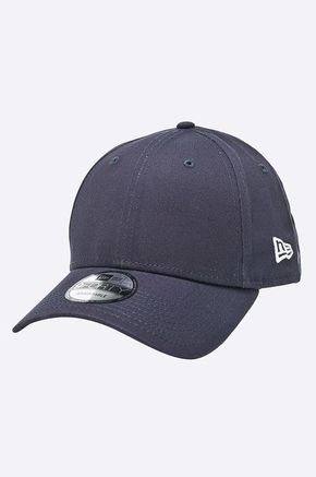 New Era kapa - mornarsko modra. Kapa s šiltom vrste baseball iz kolekcije New Era. Model izdelan iz enobarvnega materiala.