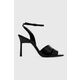 Usnjeni sandali Calvin Klein GEO STIL SANDAL 90HH črna barva, HW0HW01462 - črna. Sandali iz kolekcije Calvin Klein. Model izdelan iz naravnih ščetin. Model z usnjeno notranjostjo, ki je udobna za noge.