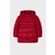 Otroška jakna Mayoral rdeča barva - rdeča. Otroški jakna iz kolekcije Mayoral. Podložen model, izdelan iz gladke tkanine. Izdelek vsebuje reciklirana vlakna.