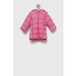 Otroška jakna Guess roza barva - roza. Otroška Jakna iz kolekcije Guess. Podloženi model izdelan iz iz blaga z aplikacijo.