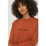 Pulover Calvin Klein ženska, rjava barva - oranžna. Pulover iz kolekcije Calvin Klein, izdelan iz enobarvne, rahlo elastične pletenine. Model z mehko oblazinjeno sredino zagotavlja mehkobo in dodatno toploto.