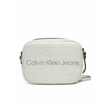 Torbica Calvin Klein Jeans bela barva - bela. Majhna torbica iz kolekcije Calvin Klein Jeans. Model na zapenjanje, izdelan iz ekološkega usnja.