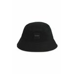 Otroški bombažni klobuk BOSS črna barva - črna. Otroške klobuk iz kolekcije BOSS. Model z ozkim robom, izdelan iz materiala s potiskom.
