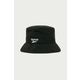 Reebok Classic klobuk - črna. Klobuk iz kolekcije Reebok Classic. Model z ozkim robom, izdelan iz materiala s potiskom.