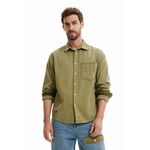 Bombažna srajca Desigual moška, zelena barva - zelena. Srajca iz kolekcije Desigual. Model izdelan iz enobarvne tkanine. Ima klasičen ovratnik.