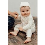 Otroški pajac That's mine - bela. Pajac za dojenčka iz kolekcije That's mine. Model izdelan iz enobarvne pletenine.