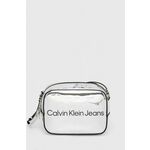 Torbica Calvin Klein Jeans srebrna barva - srebrna. Majhna torbica iz kolekcije Calvin Klein Jeans. Model na zapenjanje, izdelan iz imitacije lakastega usnja.