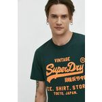 Bombažna kratka majica Superdry moški, zelena barva - zelena. Kratka majica iz kolekcije Superdry, izdelana iz tanke, elastične pletenine. Model iz zračne bombažne tkanine.