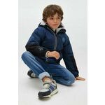 Otroška jakna Mayoral - modra. Otroški jakna iz kolekcije Mayoral. Prehoden model, izdelan iz materiala. Model z dvignjenim ovratnikom zagotavlja dodatno zaščito pred mrazom.