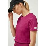 Kratka majica Guess ženski, roza barva - roza. Kratka majica iz kolekcije Guess, izdelana iz rebraste pletenine. Material z optimalno elastičnostjo zagotavlja popolno svobodo gibanja.