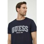 Bombažna kratka majica Guess moški, mornarsko modra barva - mornarsko modra. Kratka majica iz kolekcije Guess, izdelana iz tanke, elastične pletenine. Model iz izjemno udobne, zračne tkanine.